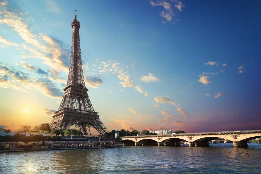 Paris {lieu|htmlentities}